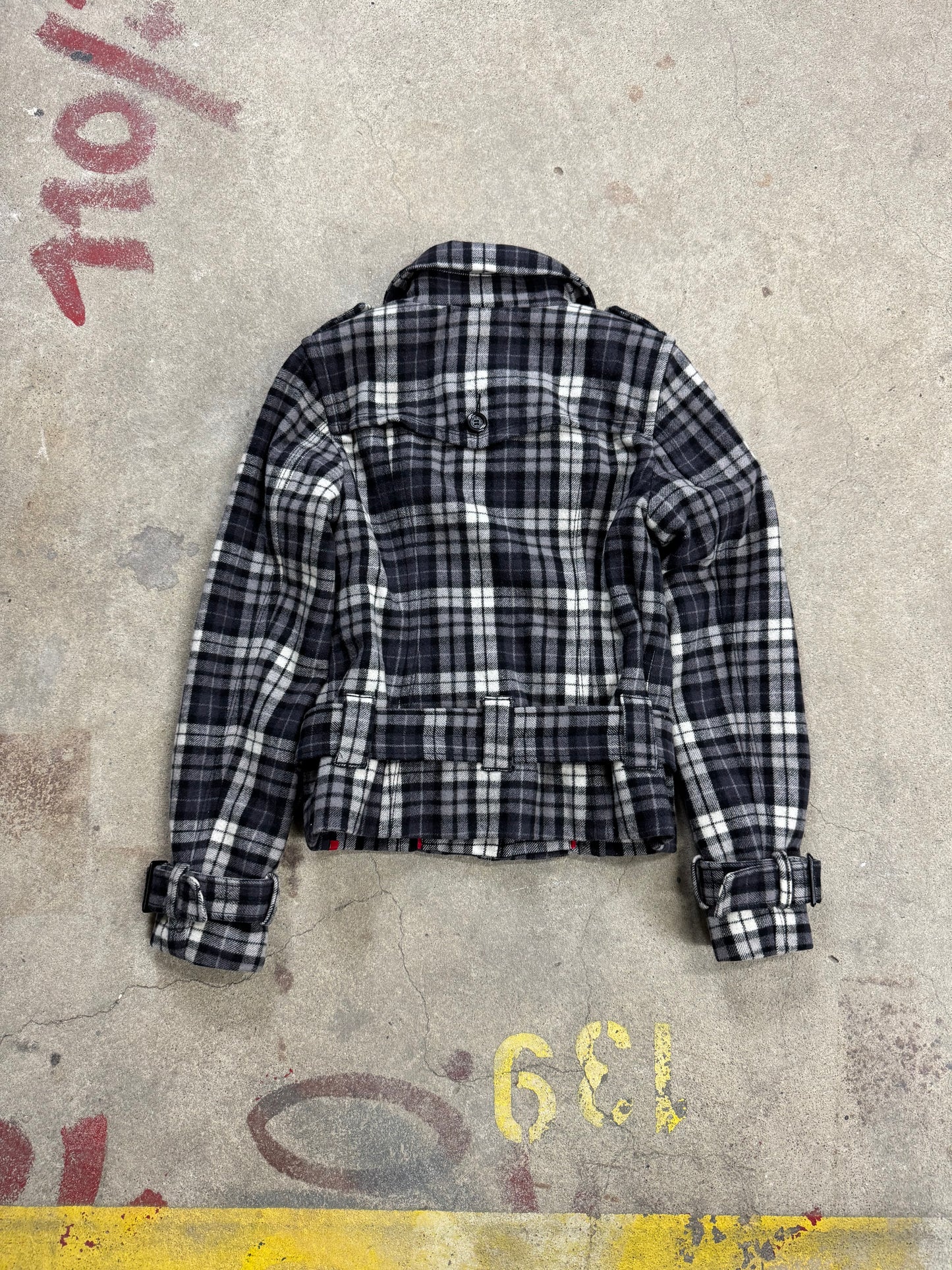 Y2K | Mantel | Edc | M