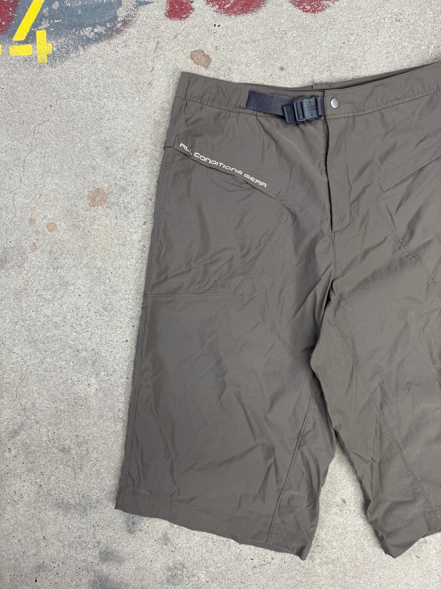 Nike ACG Shorts (L)