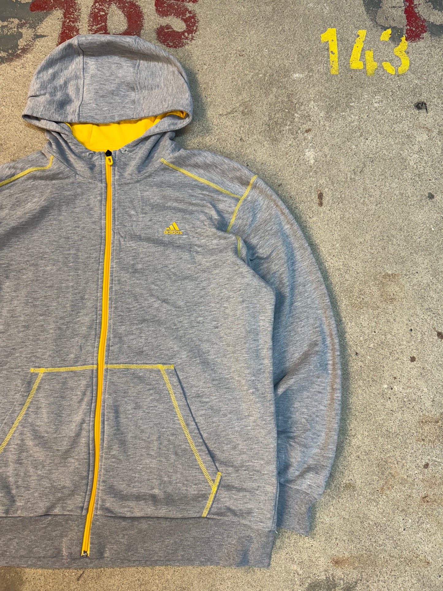 Adidas Zipper (XL)
