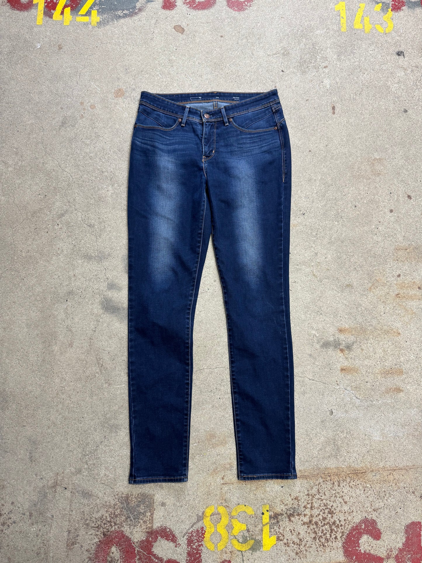 Levis Jeanshose | Mid Rise Skinny | M