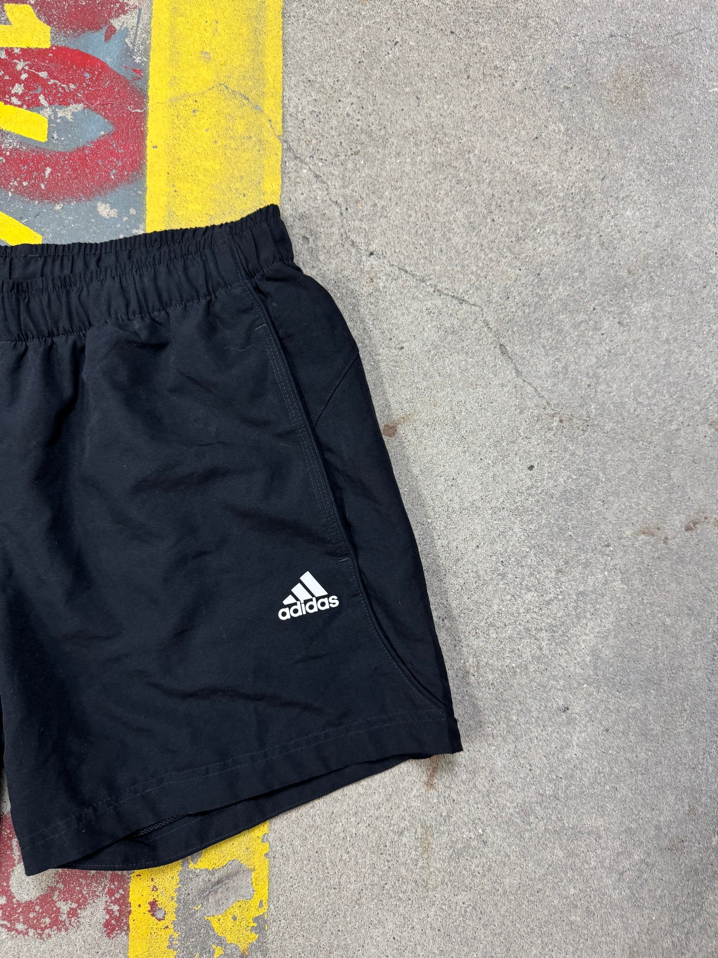 Adidas Shorts (M)