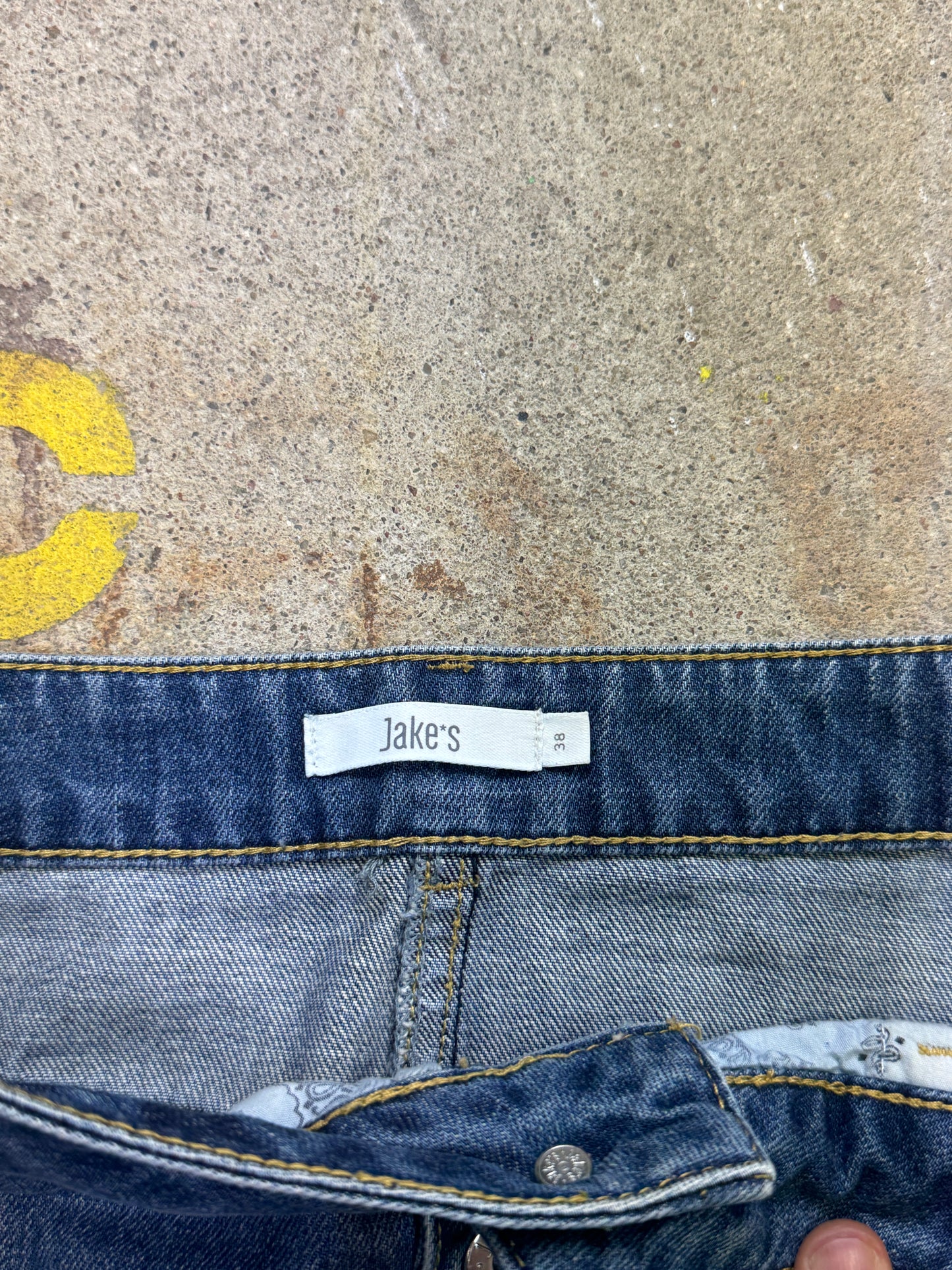 Jakes | 38 | M