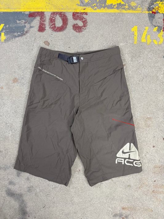 Nike ACG Shorts (L)
