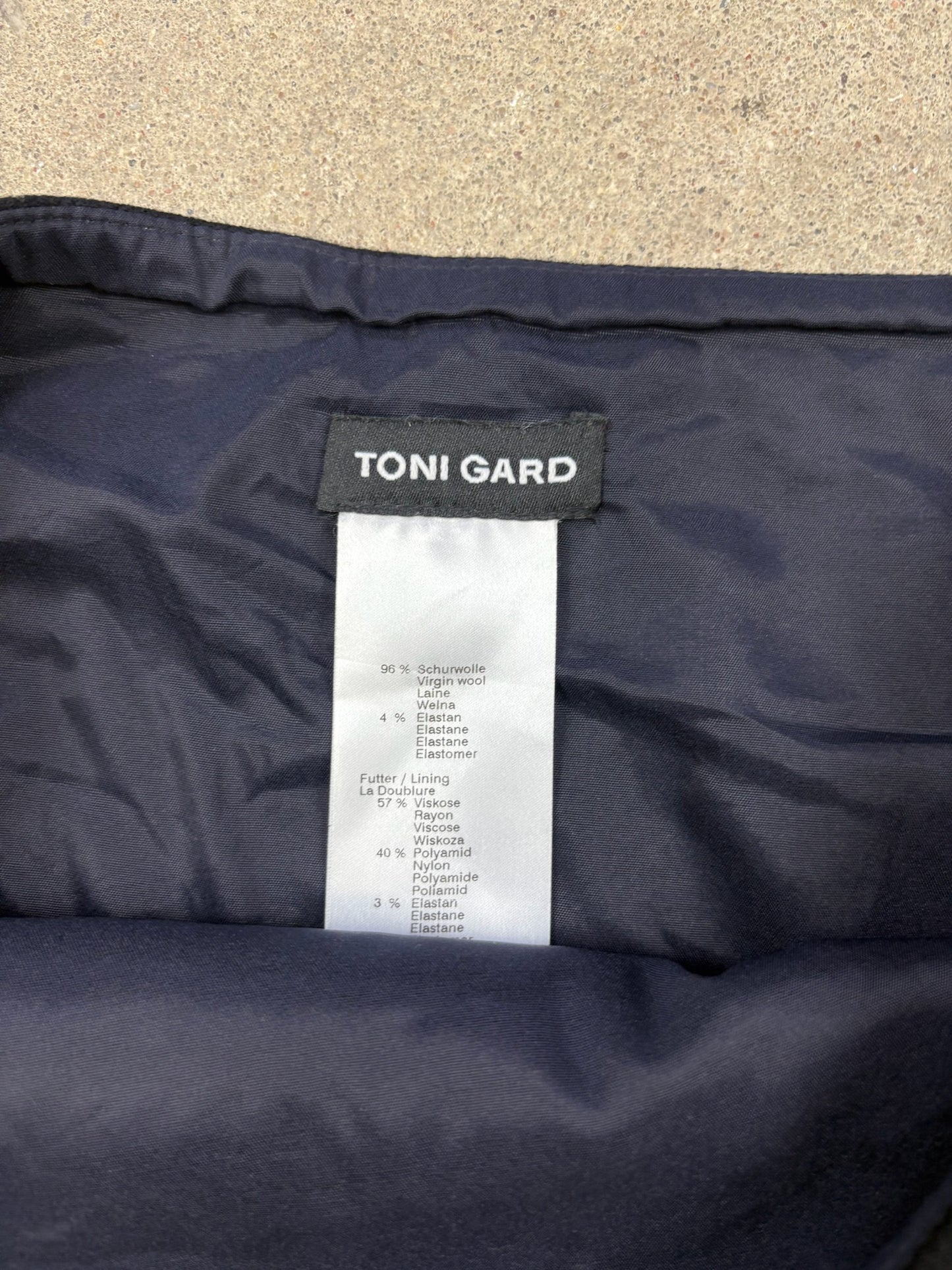 Toni Gard Rock | 36 | S
